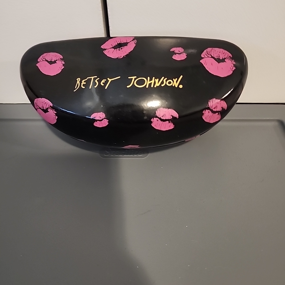 Betsey johnson sunglasses case